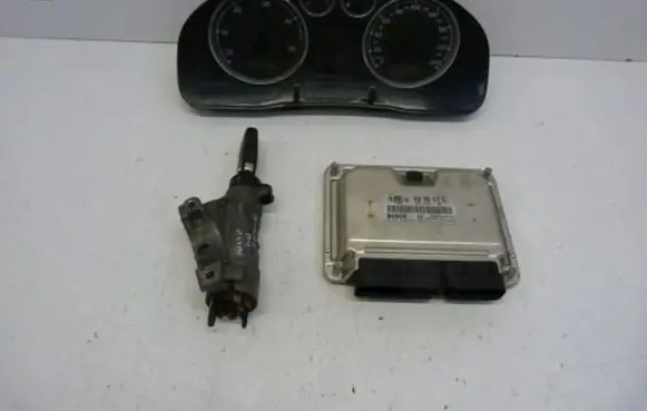 Volkswagen PASSAT B5.5 Engine ECU kit and lock set 3B0920827A