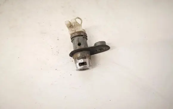 Ford Focus C-MAX Front door lock (next to the handle) 