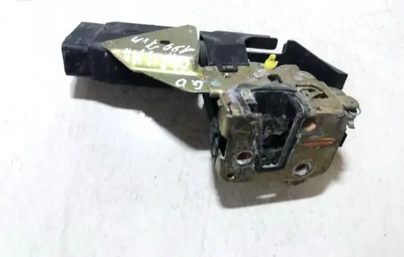Mitsubishi Carisma Rear door lock