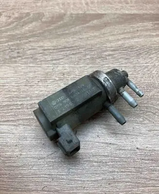 Audi A6 S6 C5 4B Turbo solenoid valve 059906627A 72190321 00T111
