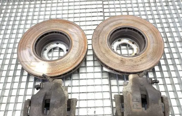 BMW 5 E39 Front brake caliper