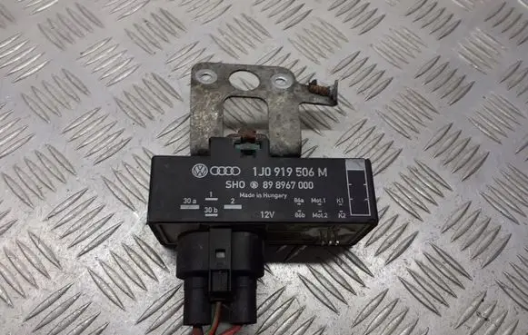 Seat Ibiza III (6L) Coolant fan relay 1J0919506M