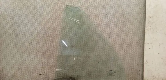 KIA Carens II Rear vent window glass 