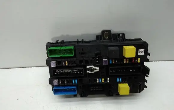 Opel Zafira B Fuse module 13220829 5DK00866943