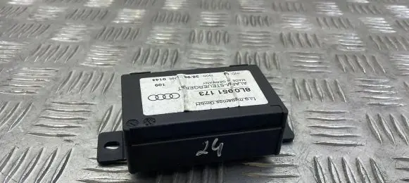 Audi A8 S8 D2 4D Alarm control unit/module 8L0951173