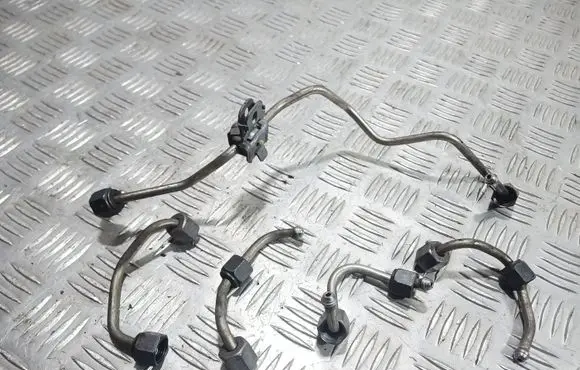 Mitsubishi Outlander Fuel injector supply line/pipe 