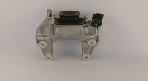 Nissan X-Trail T32 Engine mount bracket 112204BB0A