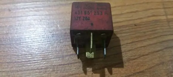 Volkswagen Golf III Other relay 431951253F