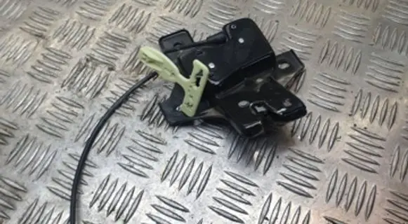 Loading door lock