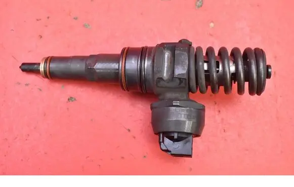 Volkswagen Golf IV Fuel injector 038130073AQ