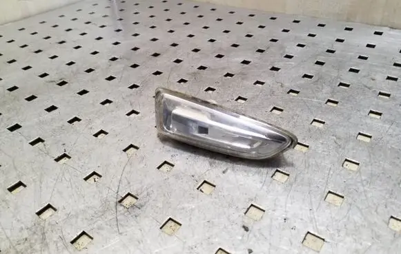 Opel Astra J Front fender indicator light 13273104
