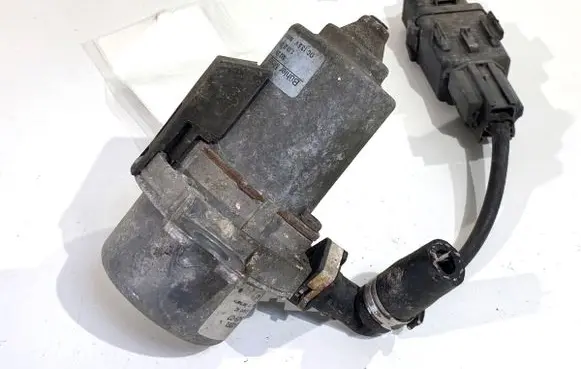 Opel Astra J Vacuum pump 13343961