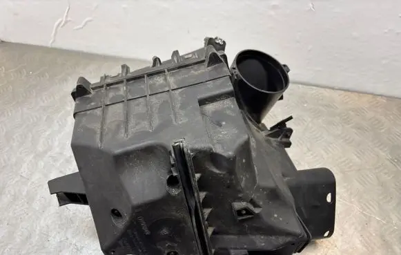 Volvo XC90 Air filter box 30636845