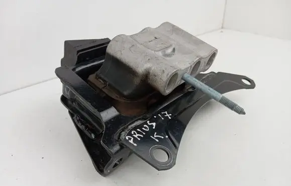 Toyota Prius (XW50) Engine mount bracket