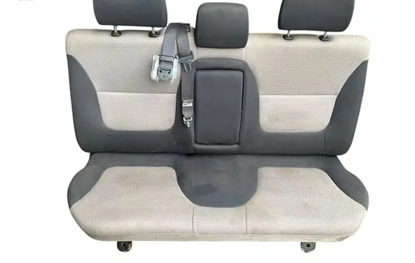 Mitsubishi L200 Second row seats 