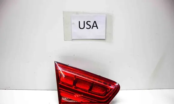 Tailgate rear/tail lights