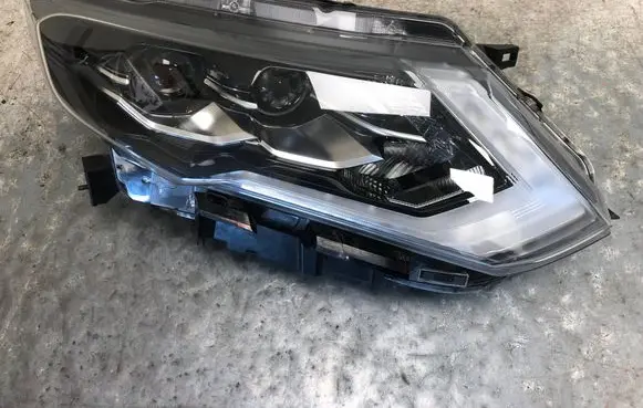 Nissan X-Trail T32 Headlight/headlamp
