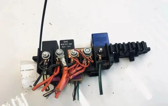 Volkswagen PASSAT B5 Fuse box set 8l0941822a