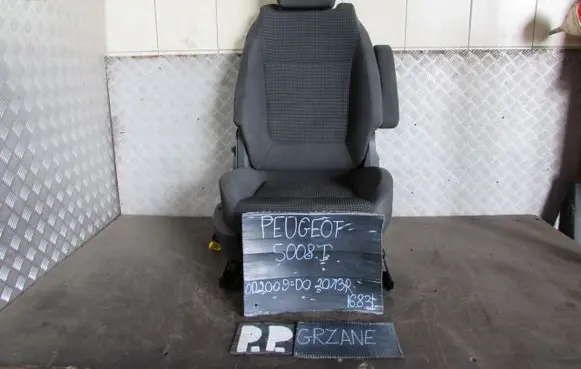 Peugeot 5008 Front driver seat 