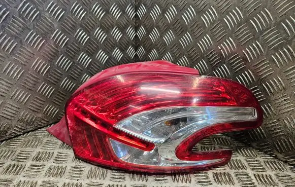 Peugeot 208 Rear/tail lights 9672628380