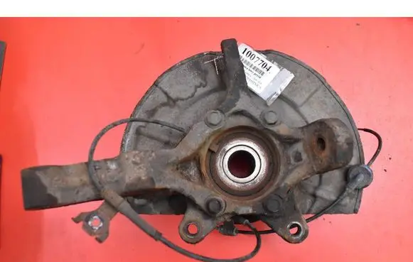 Suzuki Grand Vitara II Front wheel hub spindle knuckle