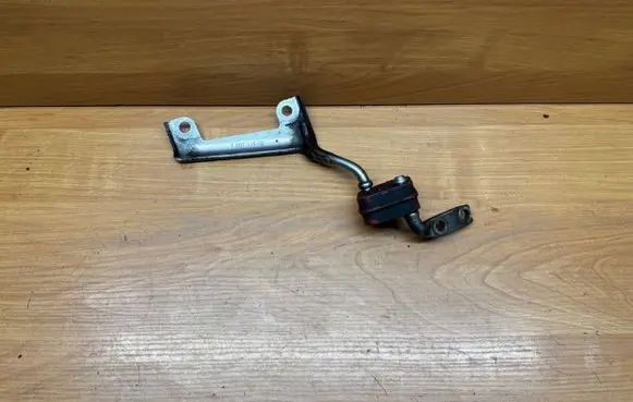 BMW 7 F01 F02 F03 F04 Muffler mount bracket/holder 7807115 7811797