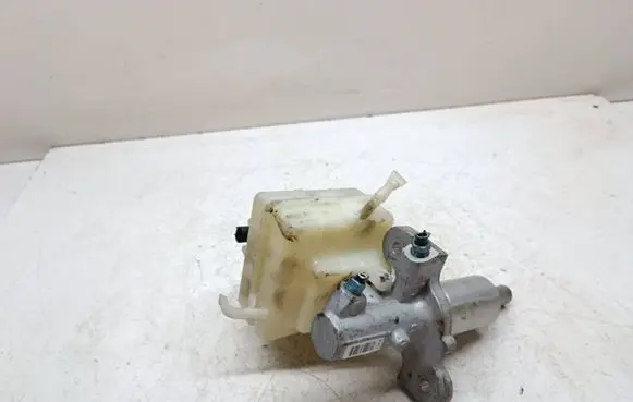 BMW 5 E60 E61 Master brake cylinder 32067179