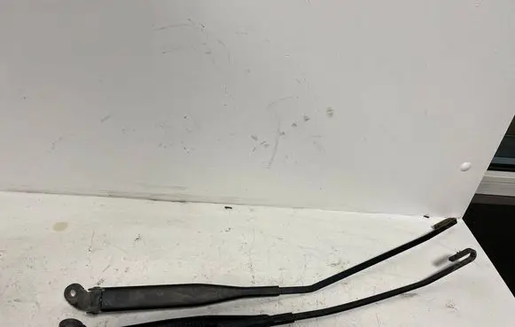 Mercedes-Benz A W168 Front wiper blade arm A1688201144 A1688200644