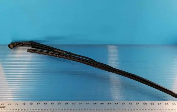 Toyota Hilux (AN10, AN20, AN30) Front wiper blade arm 6903NWBLE