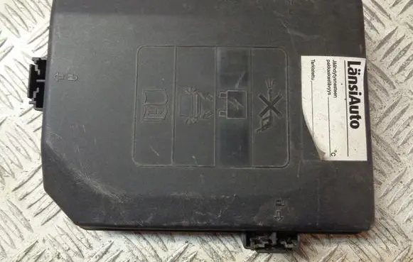 Opel Astra K Fuse box cover 