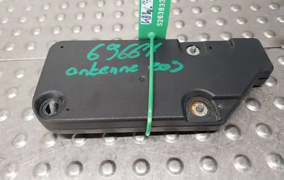 Volkswagen Eos Aerial antenna amplifier S26383372 1Q0035577