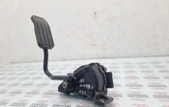 Seat Alhambra (Mk1) Accelerator throttle pedal 7M1721603A