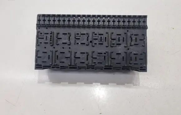 Volkswagen PASSAT B3 Fuse module 357937039