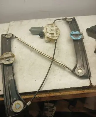 Mercedes-Benz S W221 Front door window regulator motor A2218202742 997456100 12057430