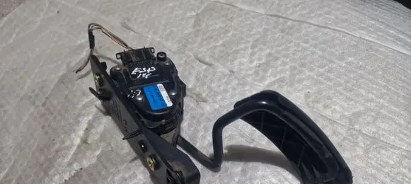 Accelerator throttle pedal