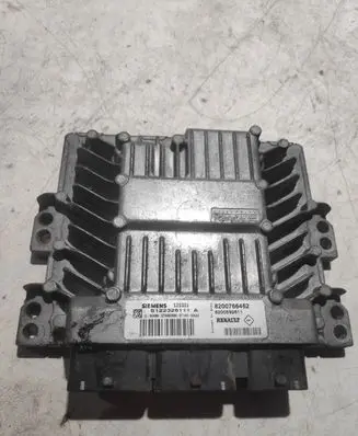 Renault Megane II Engine control unit/module 8200766462 SID301 S122326111A