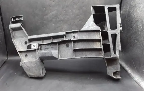 Renault Master II Rear bumper mounting bracket 7700352211