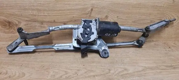 Volvo XC70 Front wiper linkage and motor 30753089