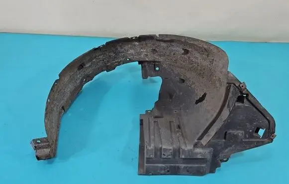 Front wheel arch liner splash guards