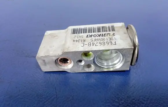 Toyota Aygo AB10 Vacuum valve F668674B-C