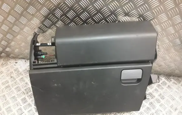 Land Rover Range Rover Sport L320 Glove box YQS500120