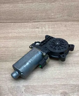 Mercedes-Benz E W210 Rear door window regulator motor 0130821673 WITHPLUG