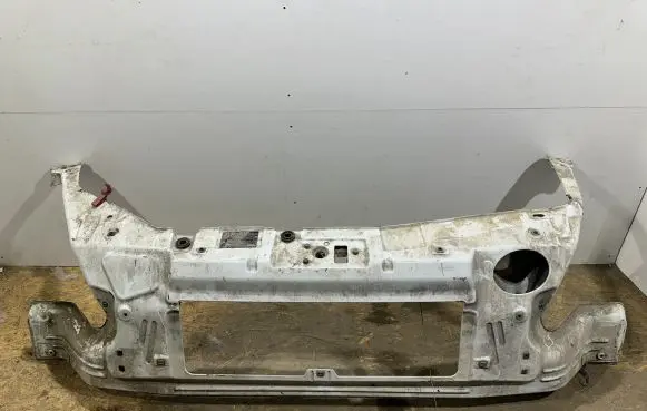 Iveco Daily 35.8 - 9 Radiator support slam panel