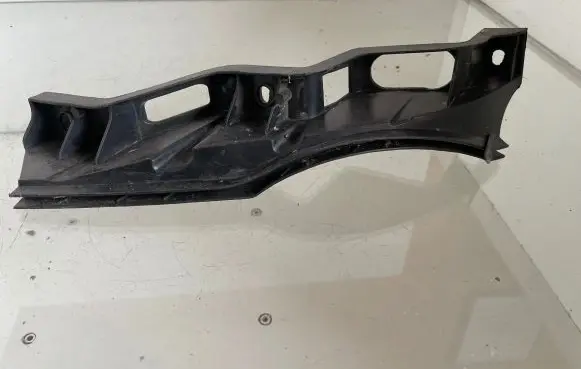 Volkswagen PASSAT B6 Front bumper mounting bracket 3C0807890