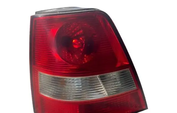 KIA Sorento Rear/tail lights E138362