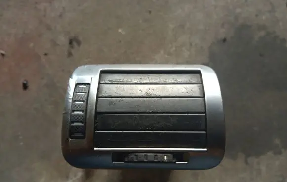 Skoda Superb B5 (3U) Dash center air vent grill 3u0819702a 8d0972643