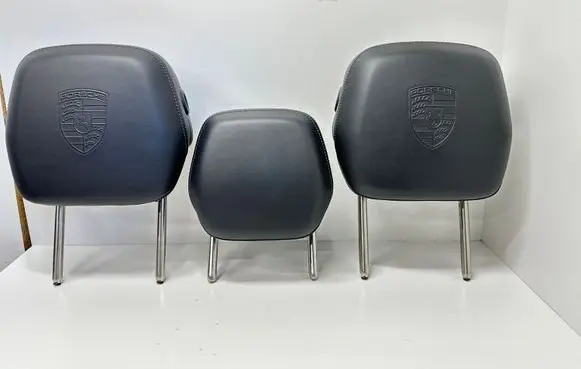 Porsche Cayenne (92A) Rear seat headrest 