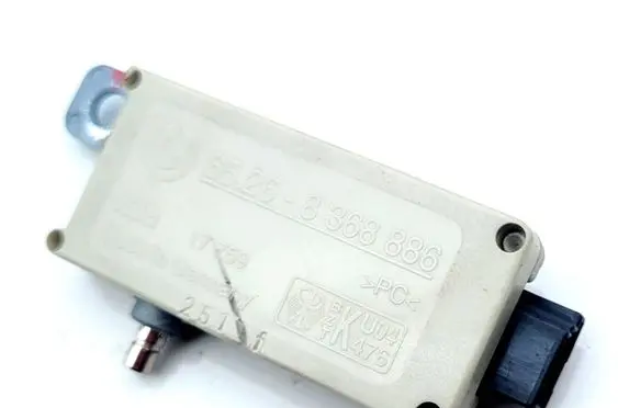 BMW 5 E39 Antenna control unit 8368886 17759 2513