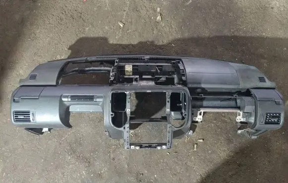 Nissan X-Trail T30 Dashboard