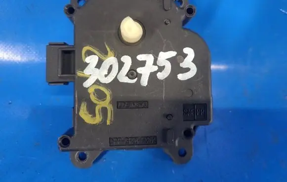 Toyota Camry Air flap motor/actuator 8710607140